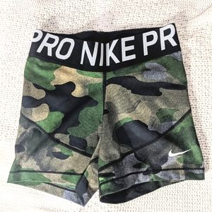 Nike Pro Camo Shorts XS